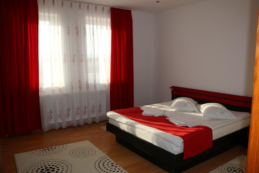 Sanderson Apartments Miercurea Ciuc Oda fotoğraf
