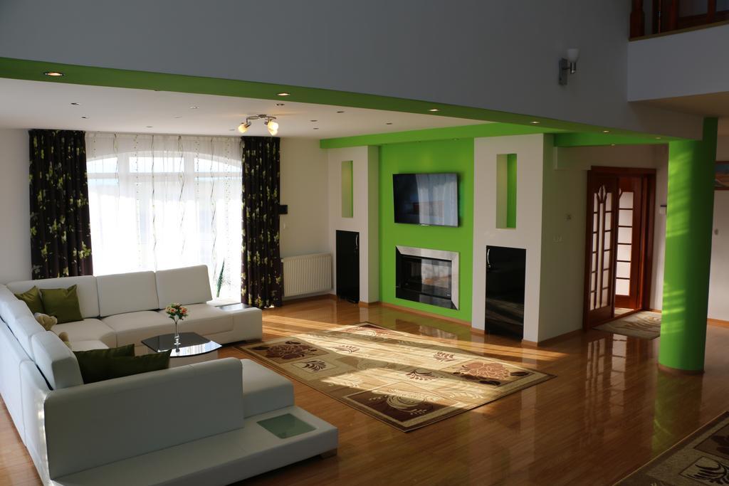 Sanderson Apartments Miercurea Ciuc Oda fotoğraf